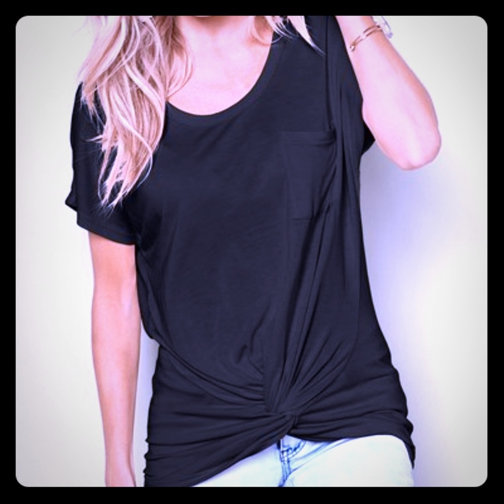 Twisted knot tee